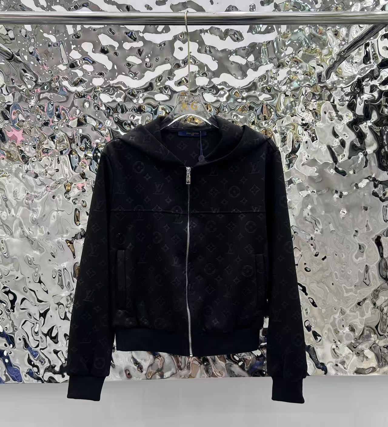 Jacquard fabric suit