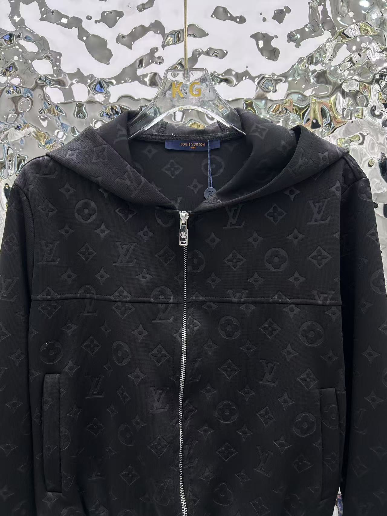 Jacquard fabric suit