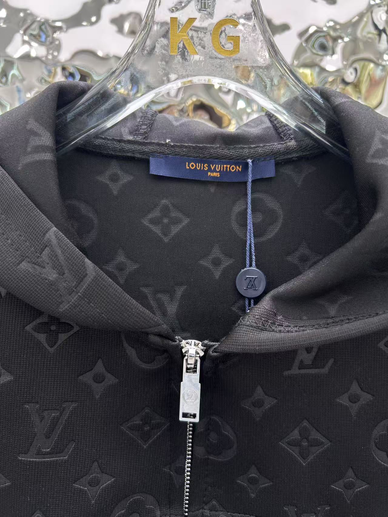 Jacquard fabric suit