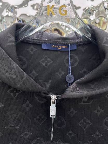 Jacquard fabric suit