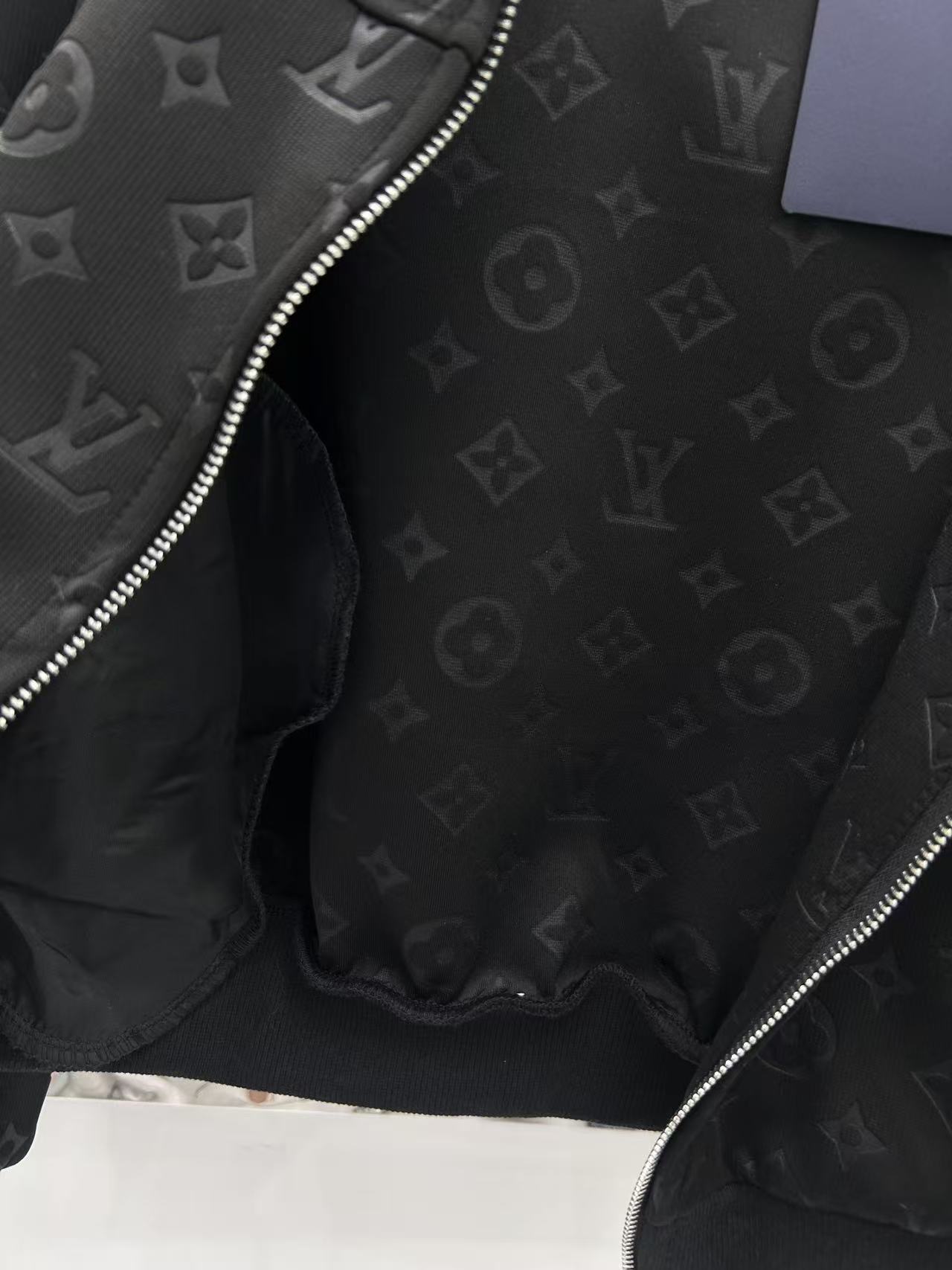 Jacquard fabric suit