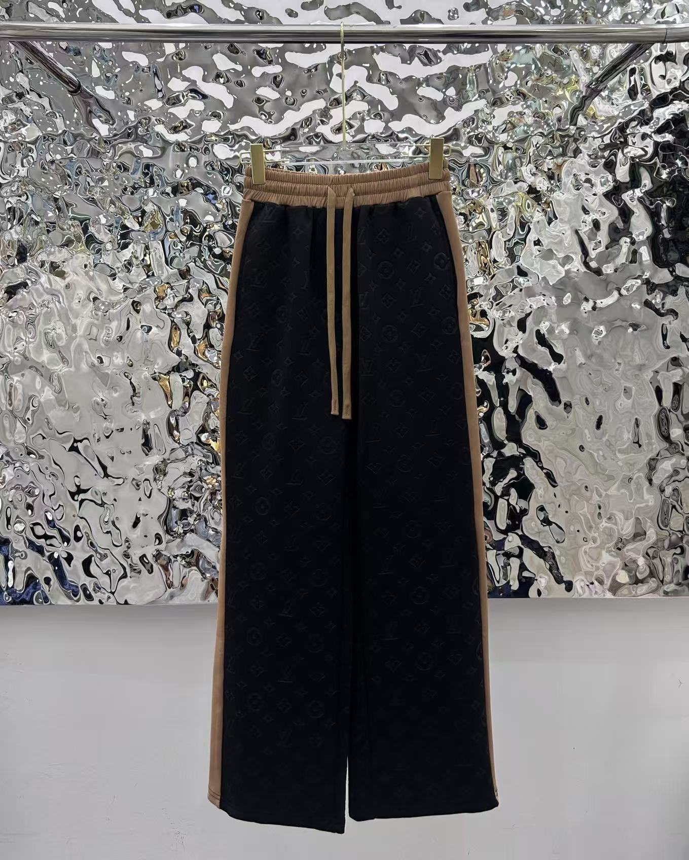 Jacquard fabric suit