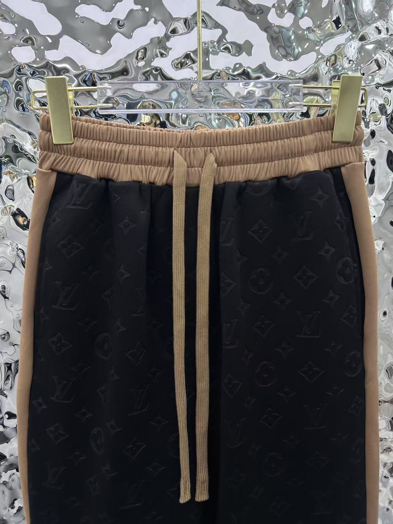 Jacquard fabric suit