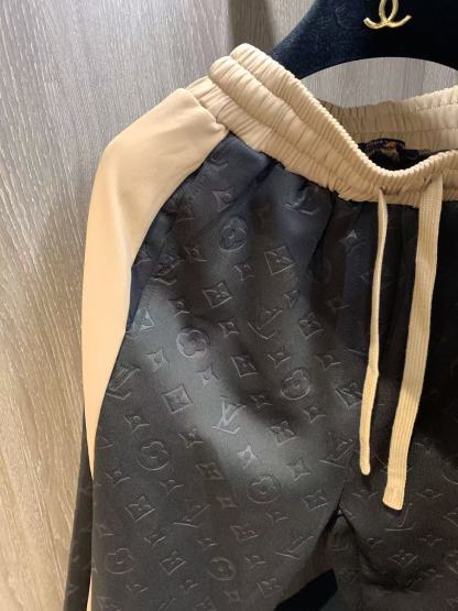 Jacquard fabric suit