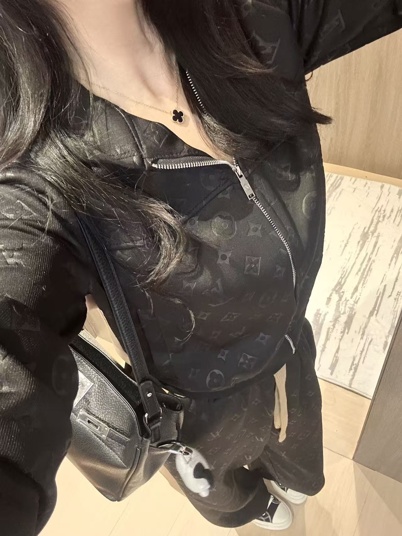 Jacquard fabric suit