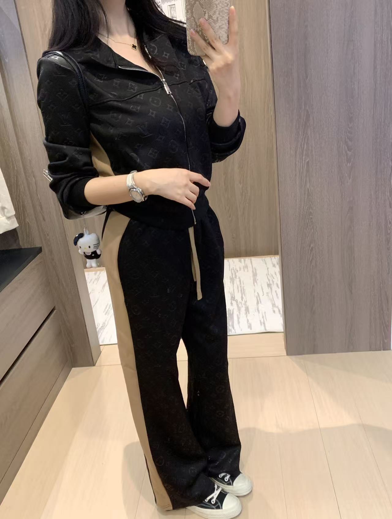 Jacquard fabric suit