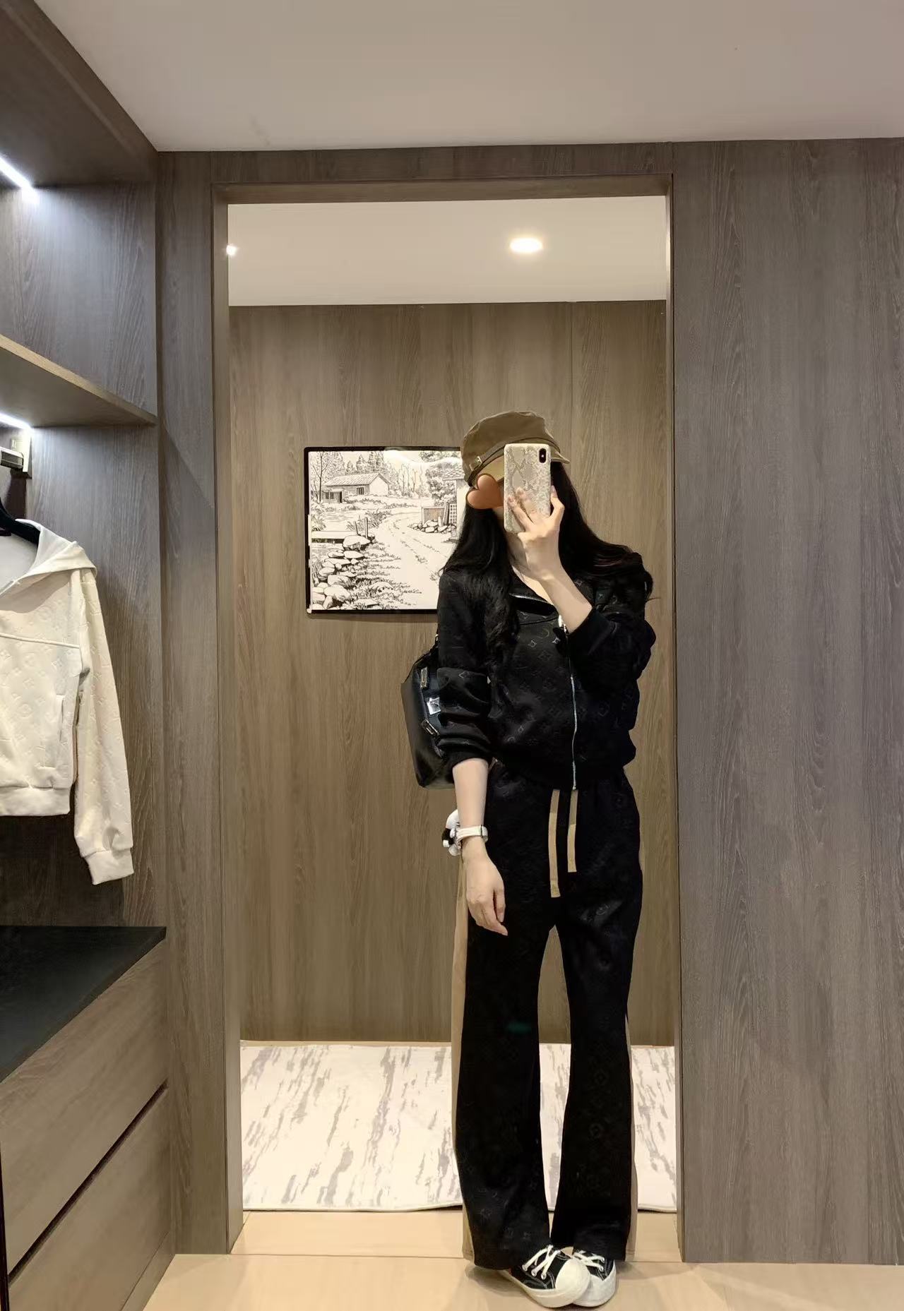 Jacquard fabric suit