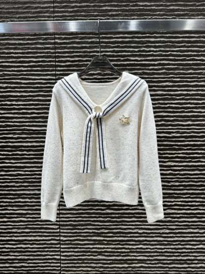 Knitted long-sleeved sweater