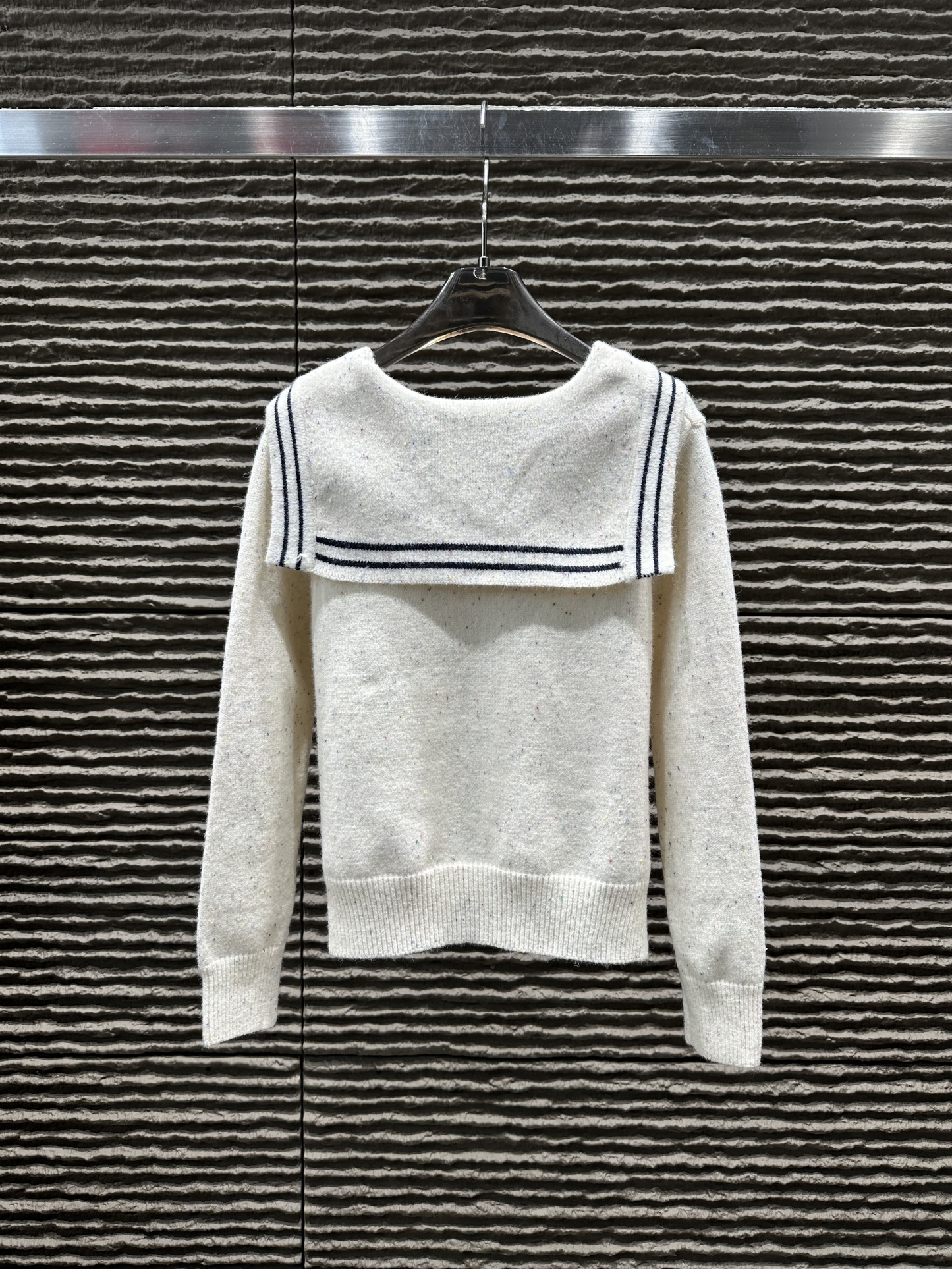 Knitted long-sleeved sweater