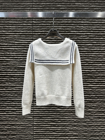 Knitted long-sleeved sweater