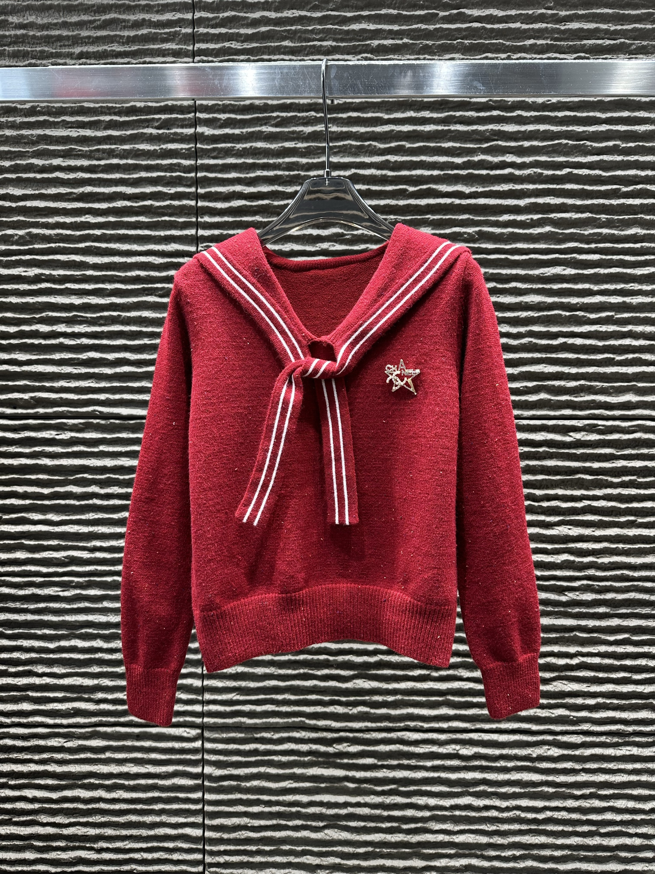 Knitted long-sleeved sweater