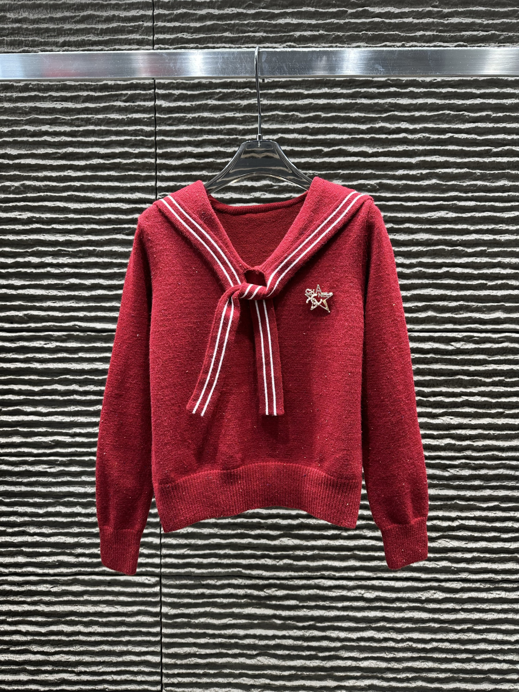 Knitted long-sleeved sweater