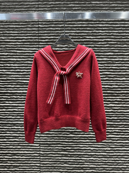 Knitted long-sleeved sweater