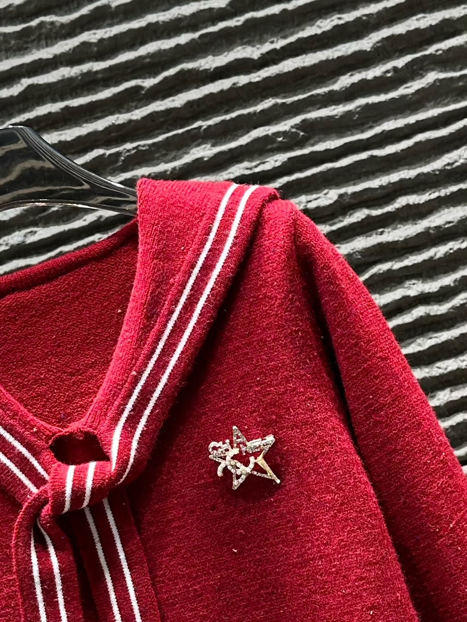 Knitted long-sleeved sweater