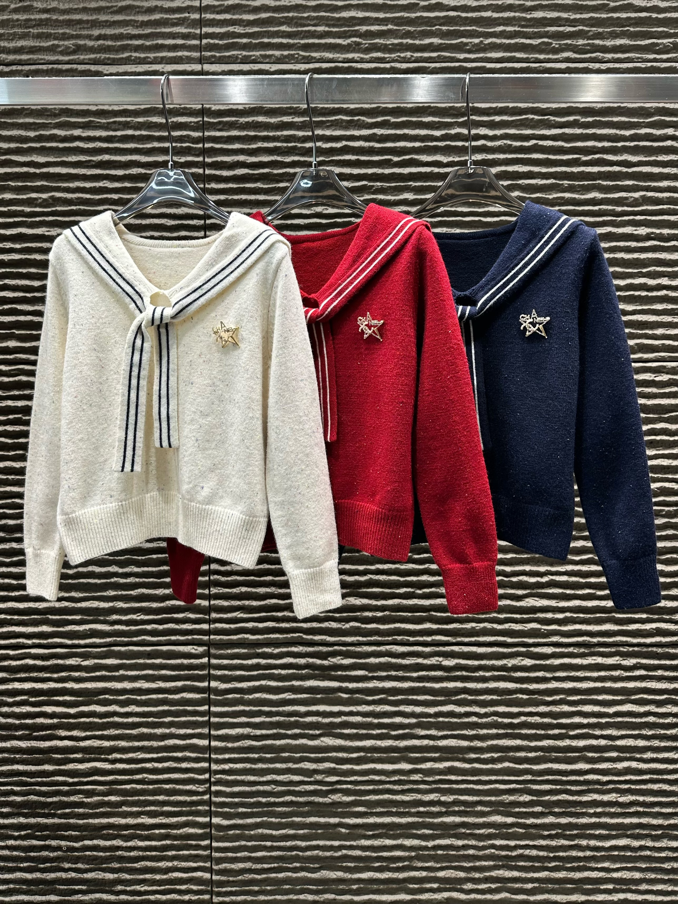 Knitted long-sleeved sweater