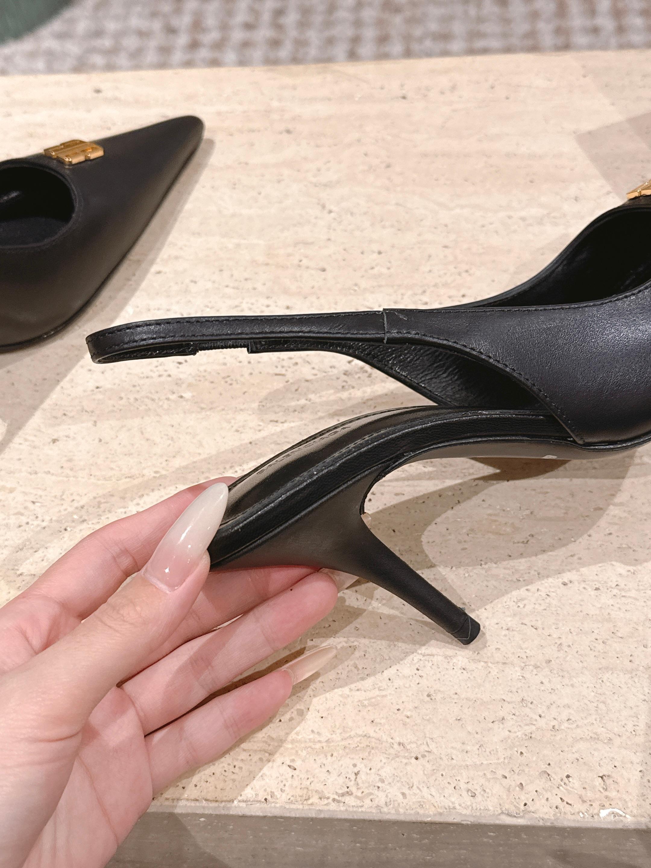 Elegant high heels with pointed toe and B-shaped hardware buckle