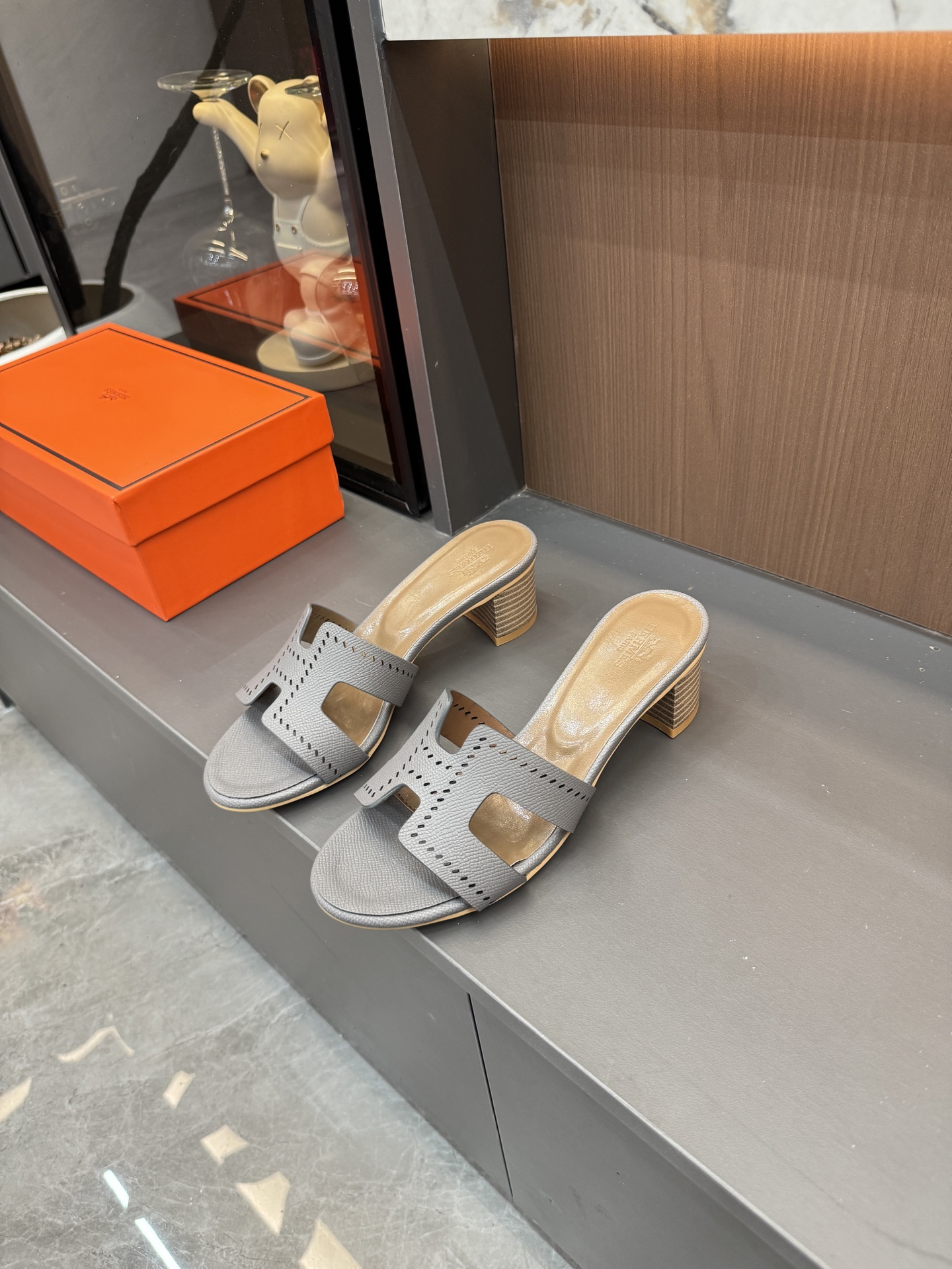 Summer upgraded version of classic high-heeled sandals