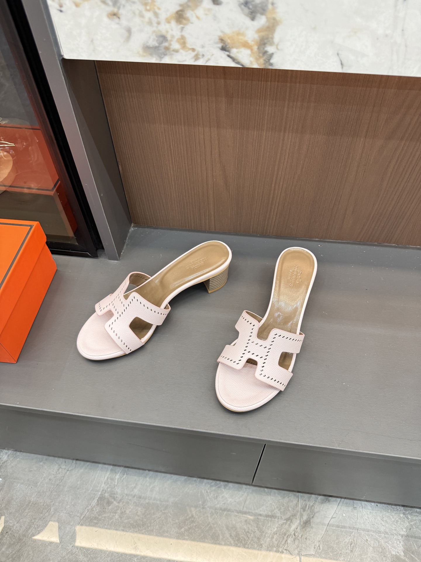 Summer upgraded version of classic high-heeled sandals