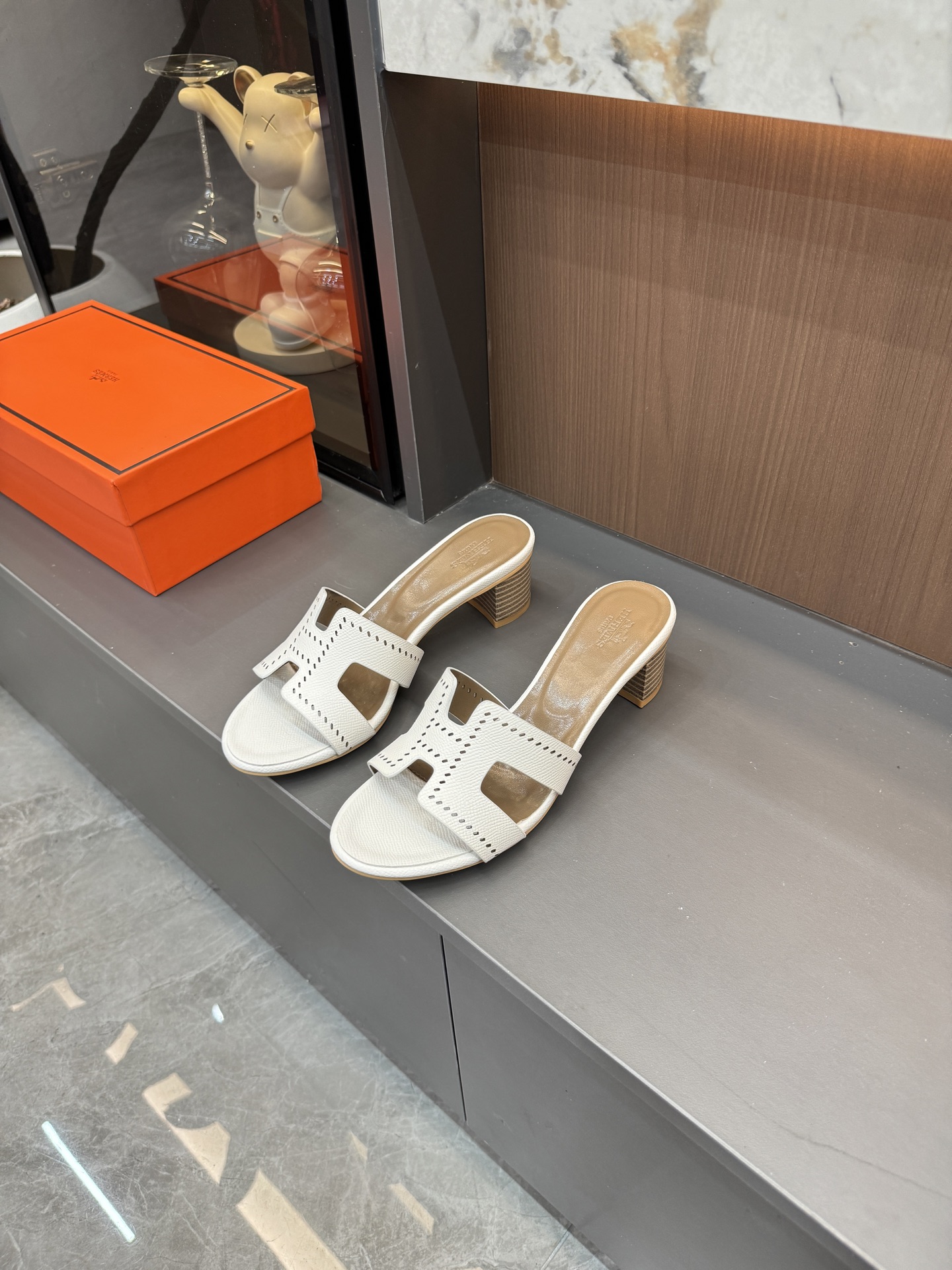 Summer upgraded version of classic high-heeled sandals