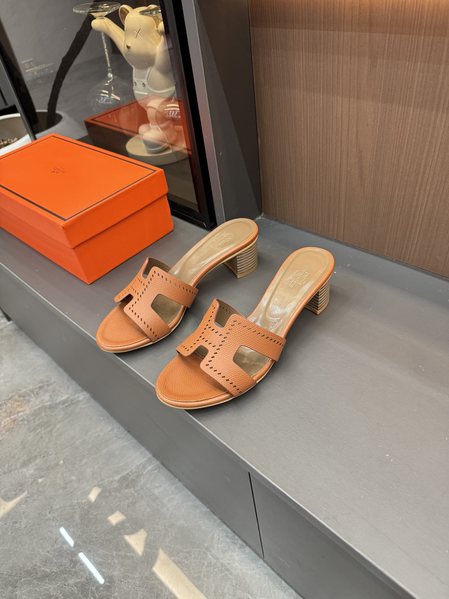 Summer upgraded version of classic high-heeled sandals