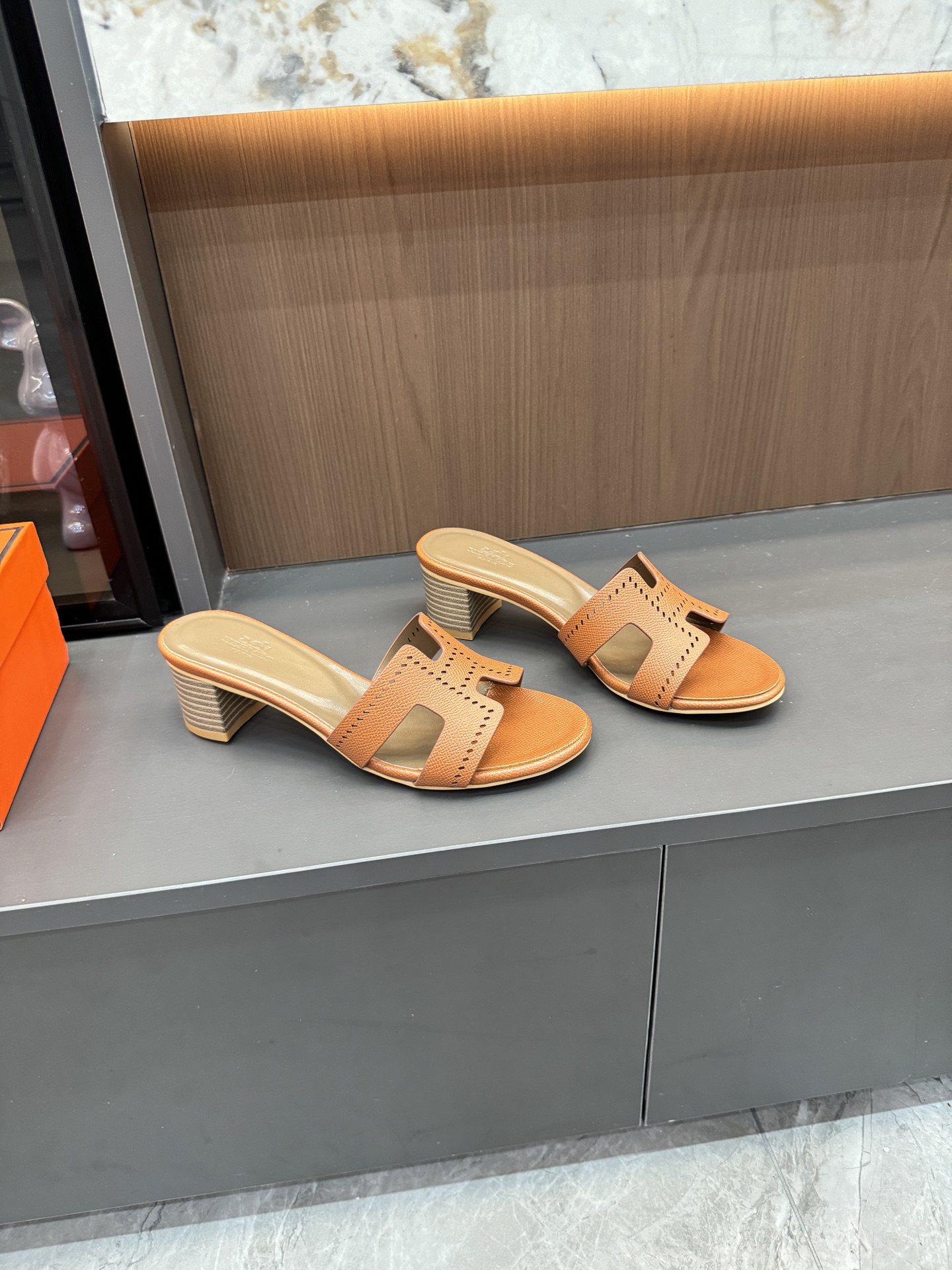 Summer upgraded version of classic high-heeled sandals