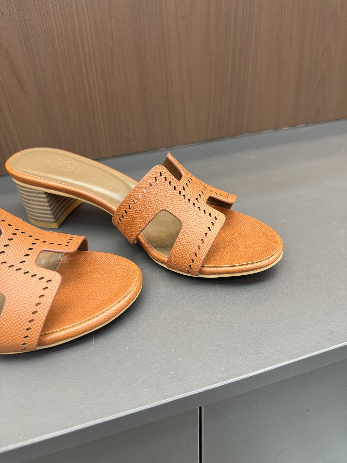 Summer upgraded version of classic high-heeled sandals
