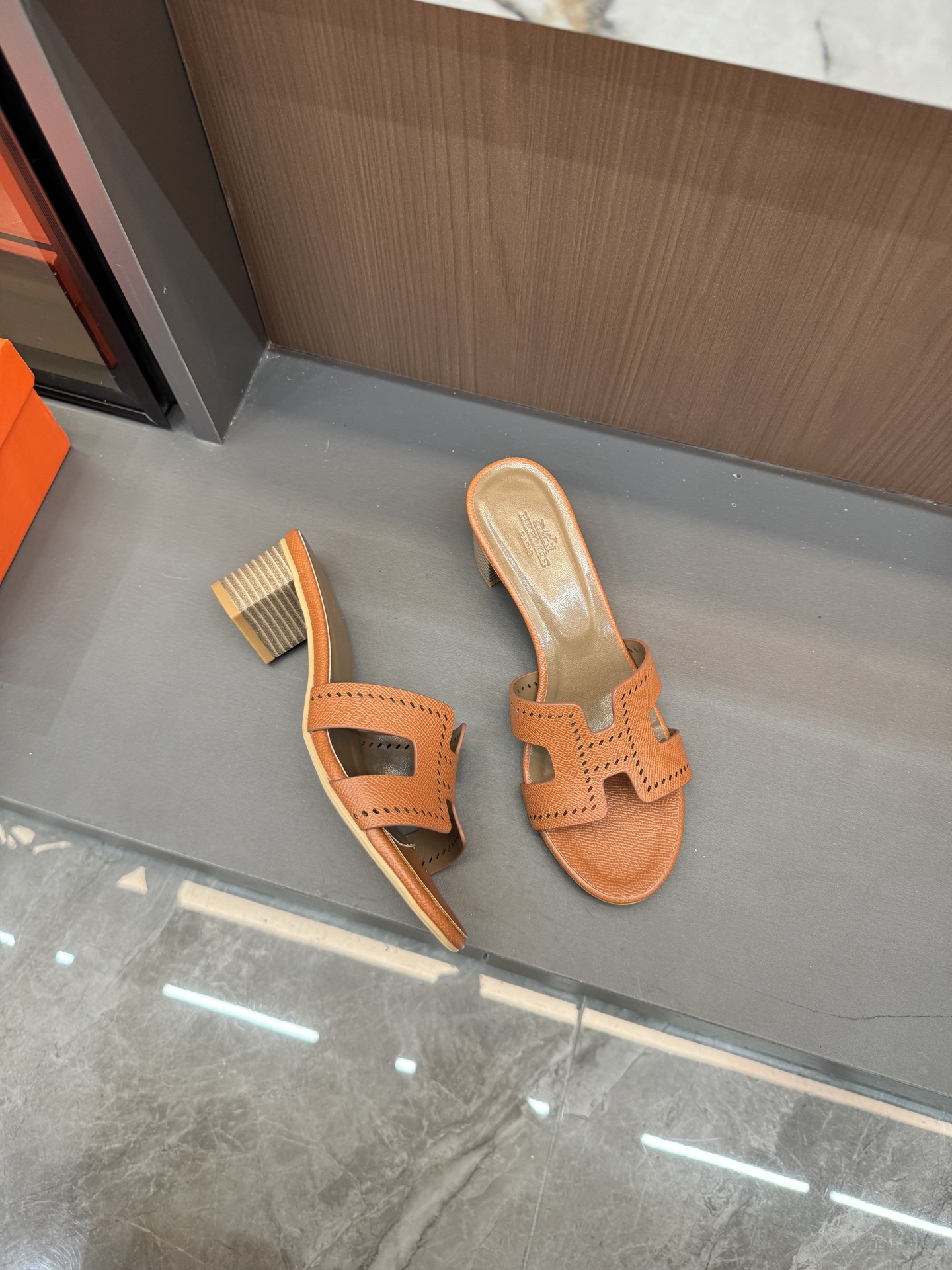 Summer upgraded version of classic high-heeled sandals