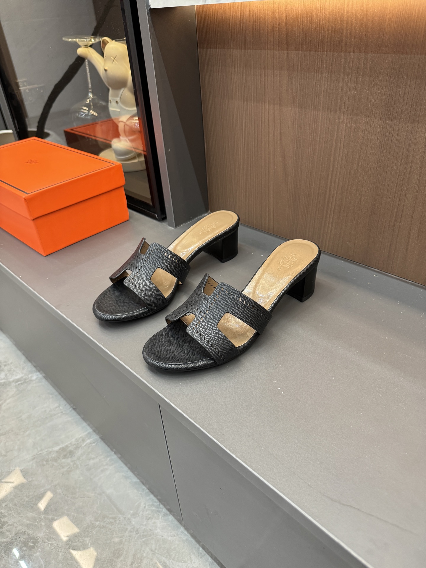 Summer upgraded version of classic high-heeled sandals