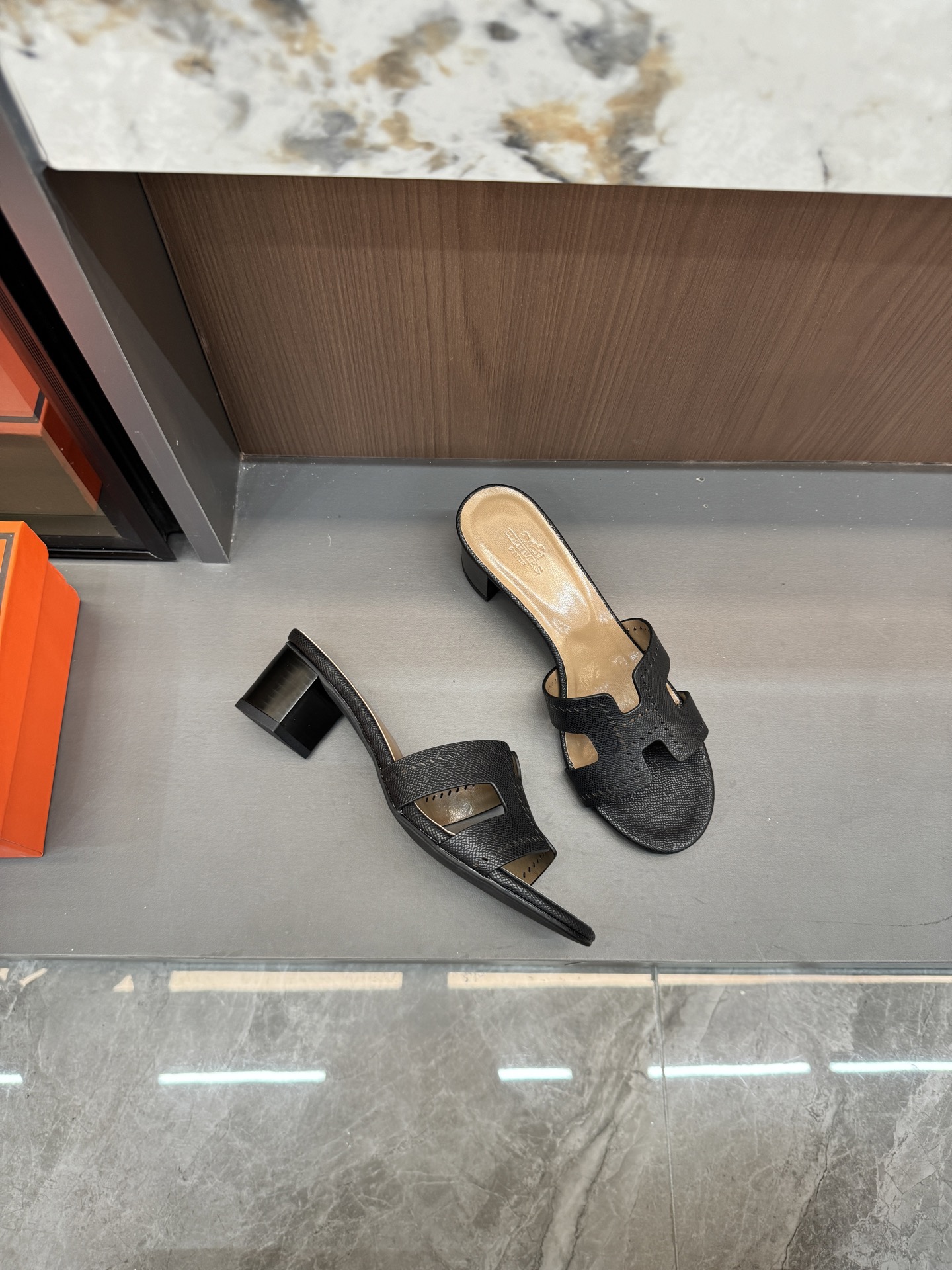 Summer upgraded version of classic high-heeled sandals