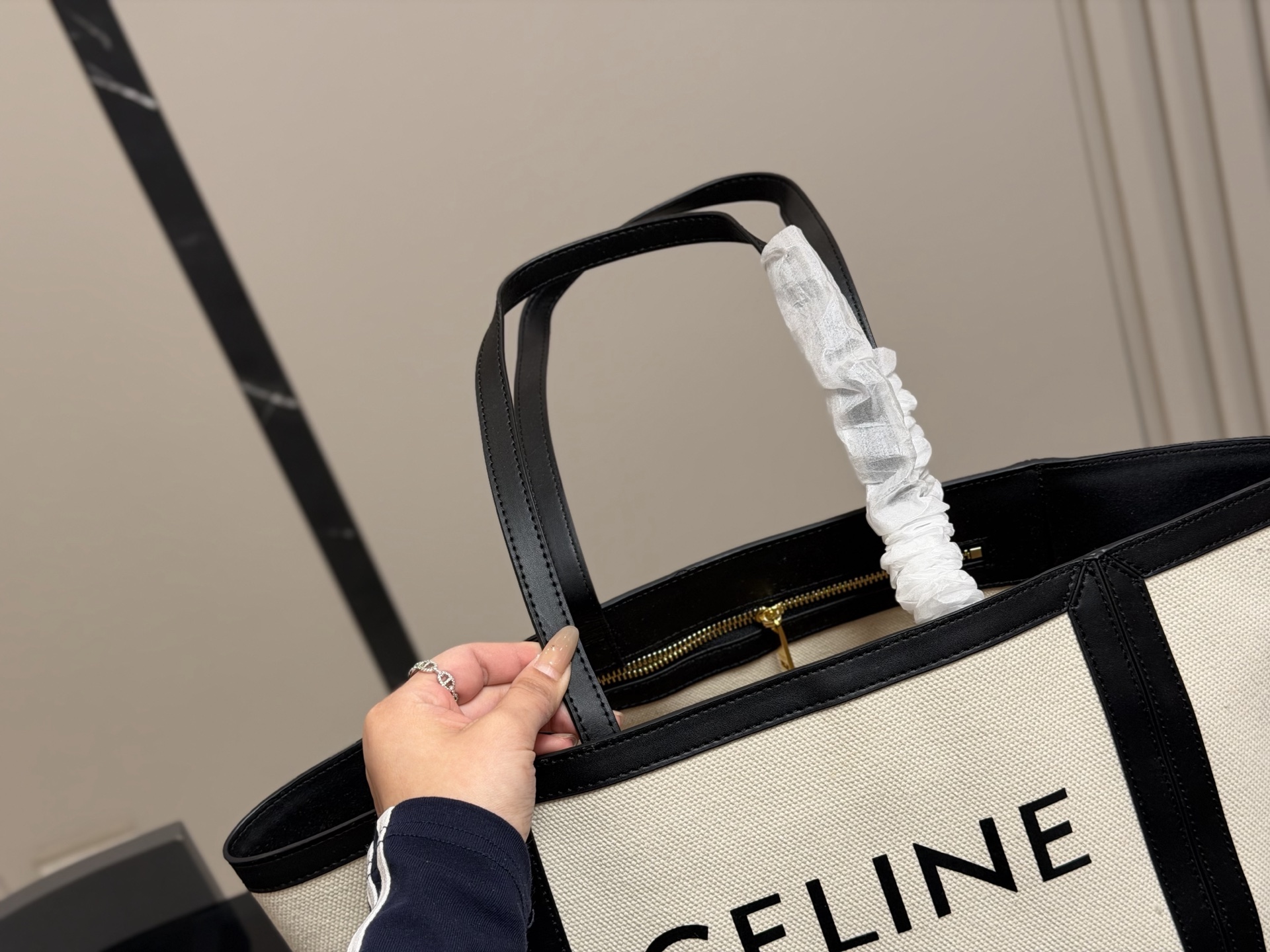 Tote bag