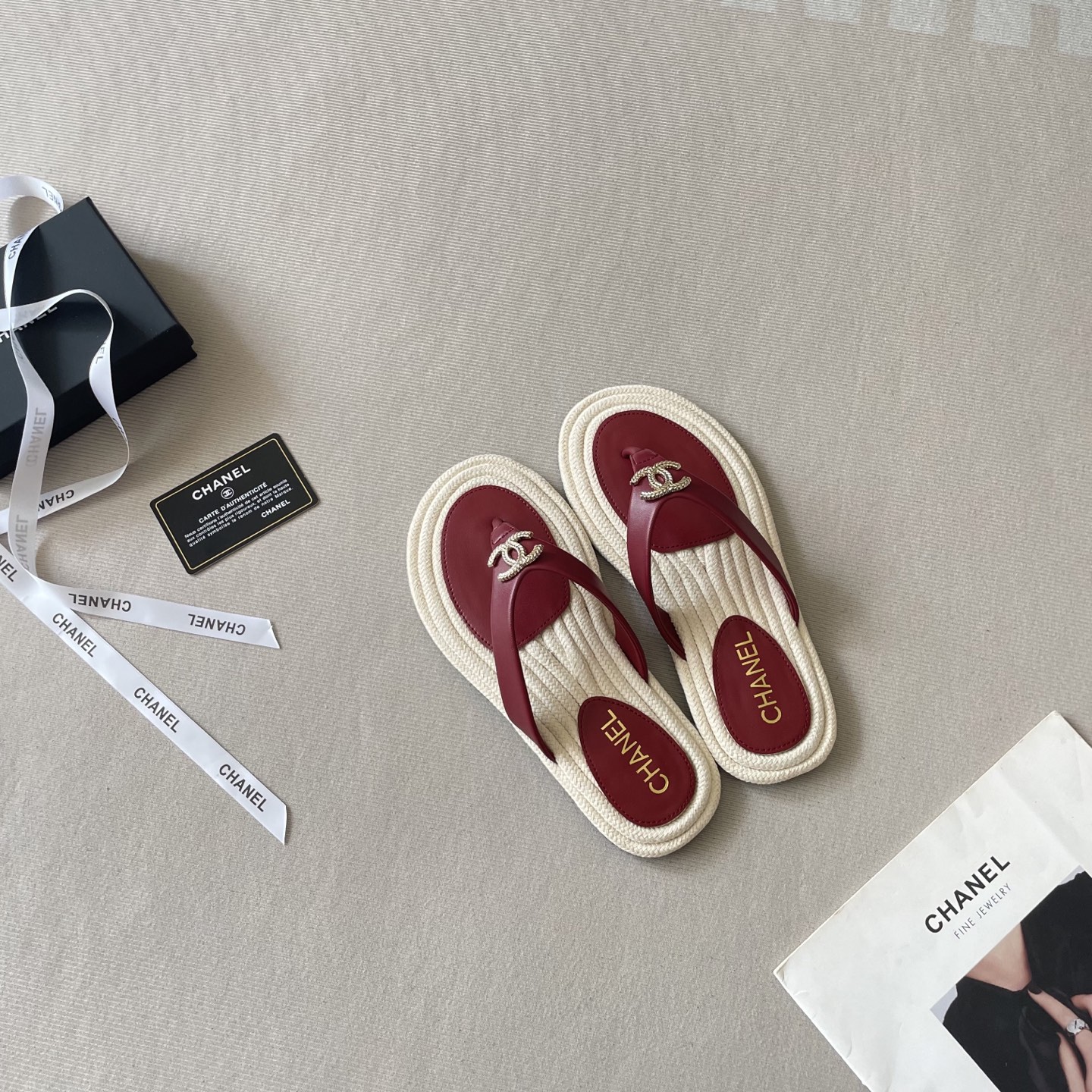 Straw rope flip-flops