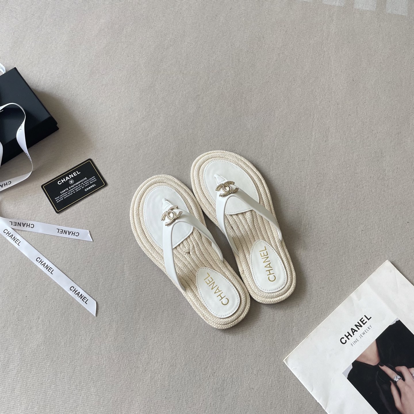 Straw rope flip-flops