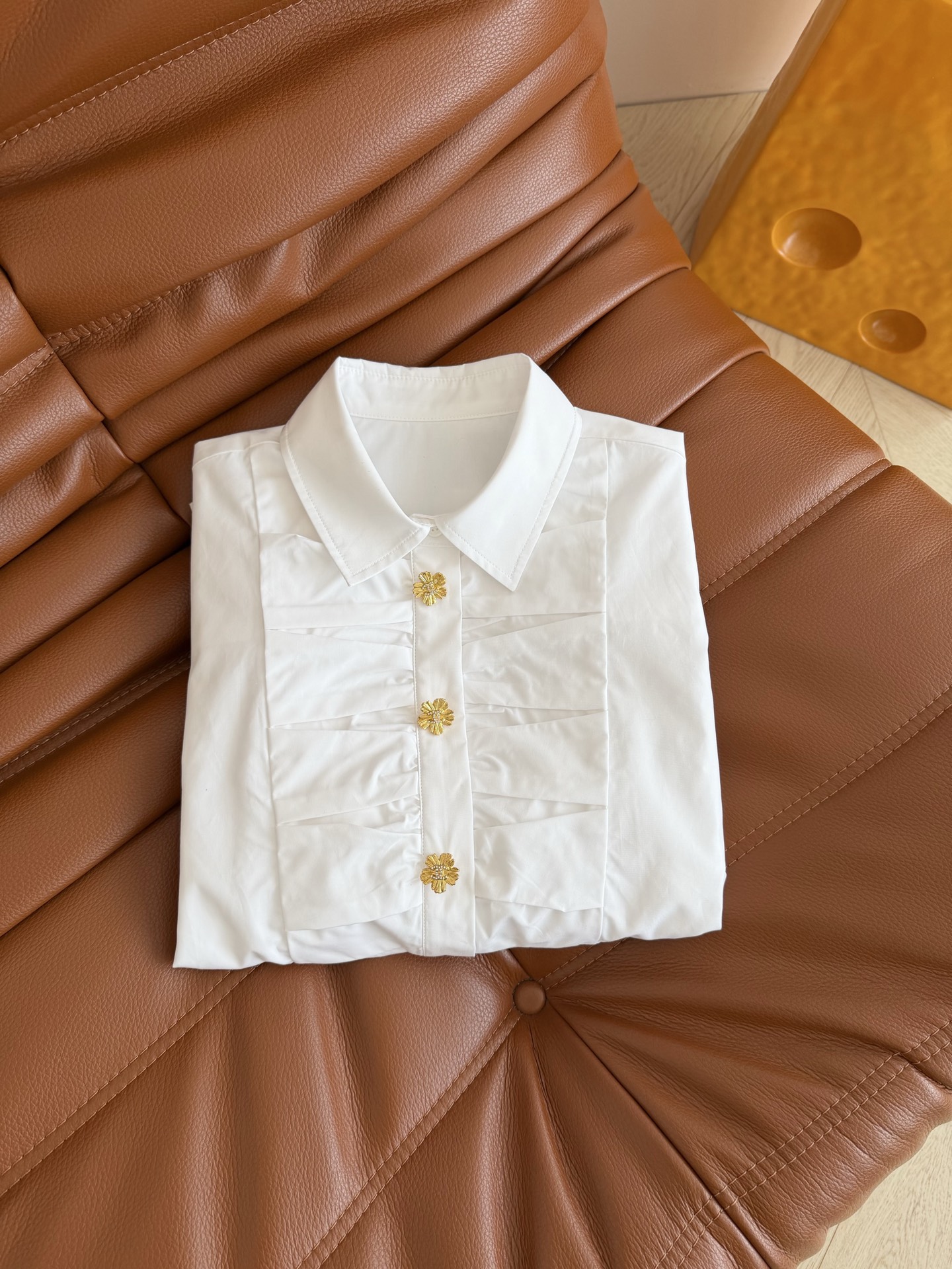 Daisy petal gold button short shirt SML