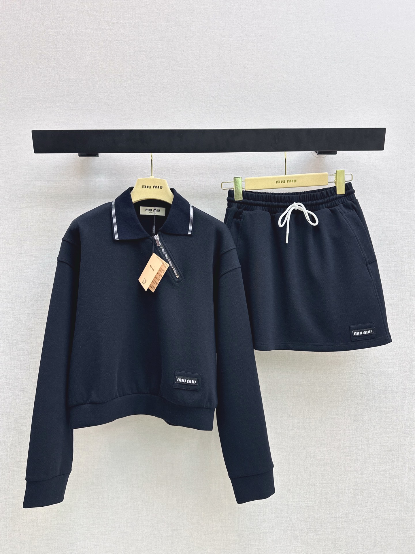 Zippered polo shirt + elastic waist skirt SML