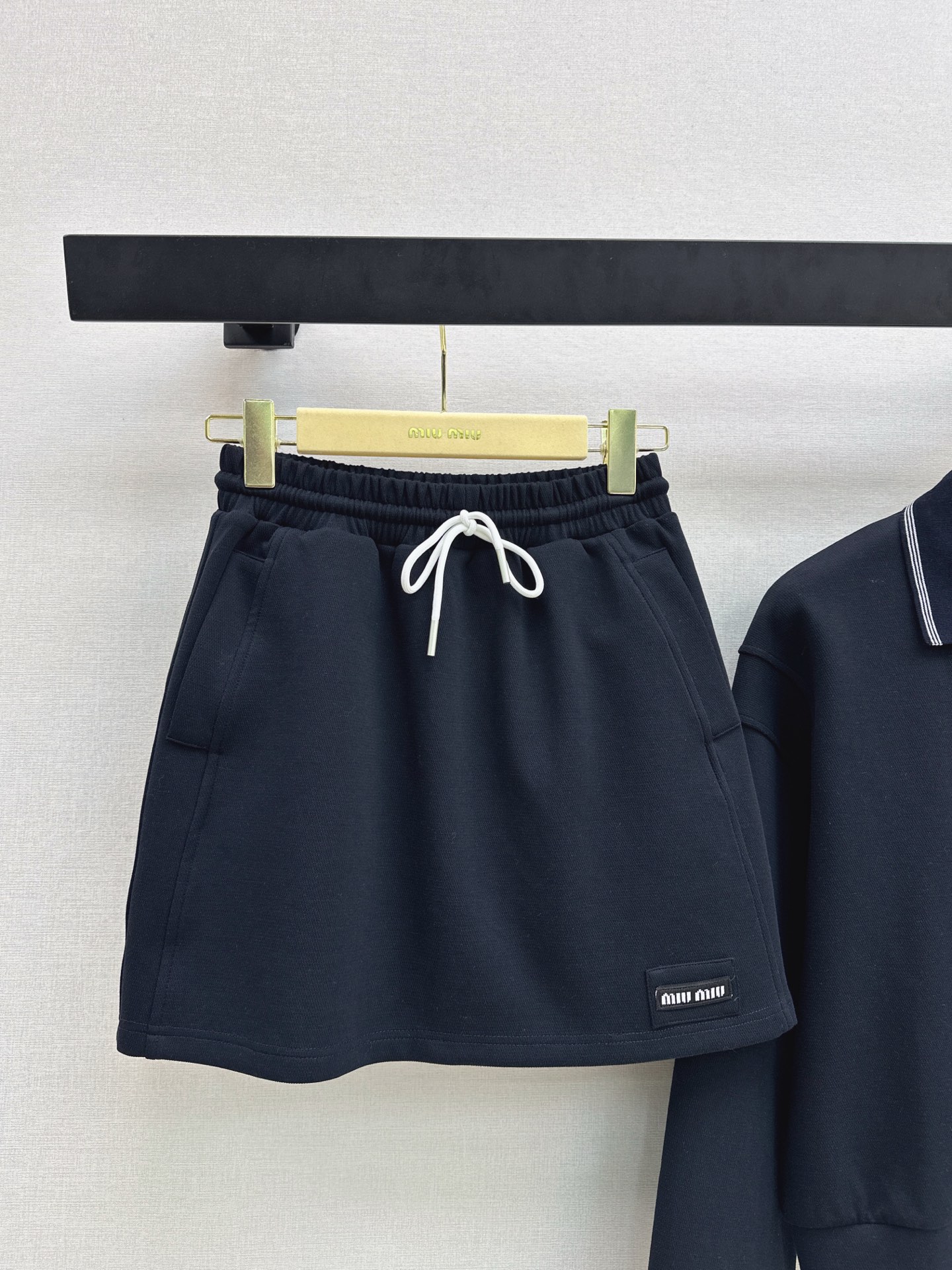 Zippered polo shirt + elastic waist skirt SML