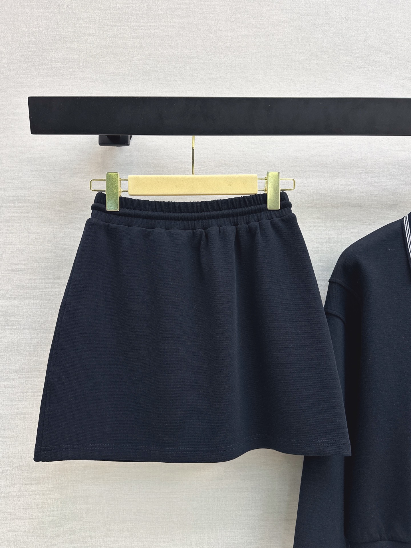 Zippered polo shirt + elastic waist skirt SML