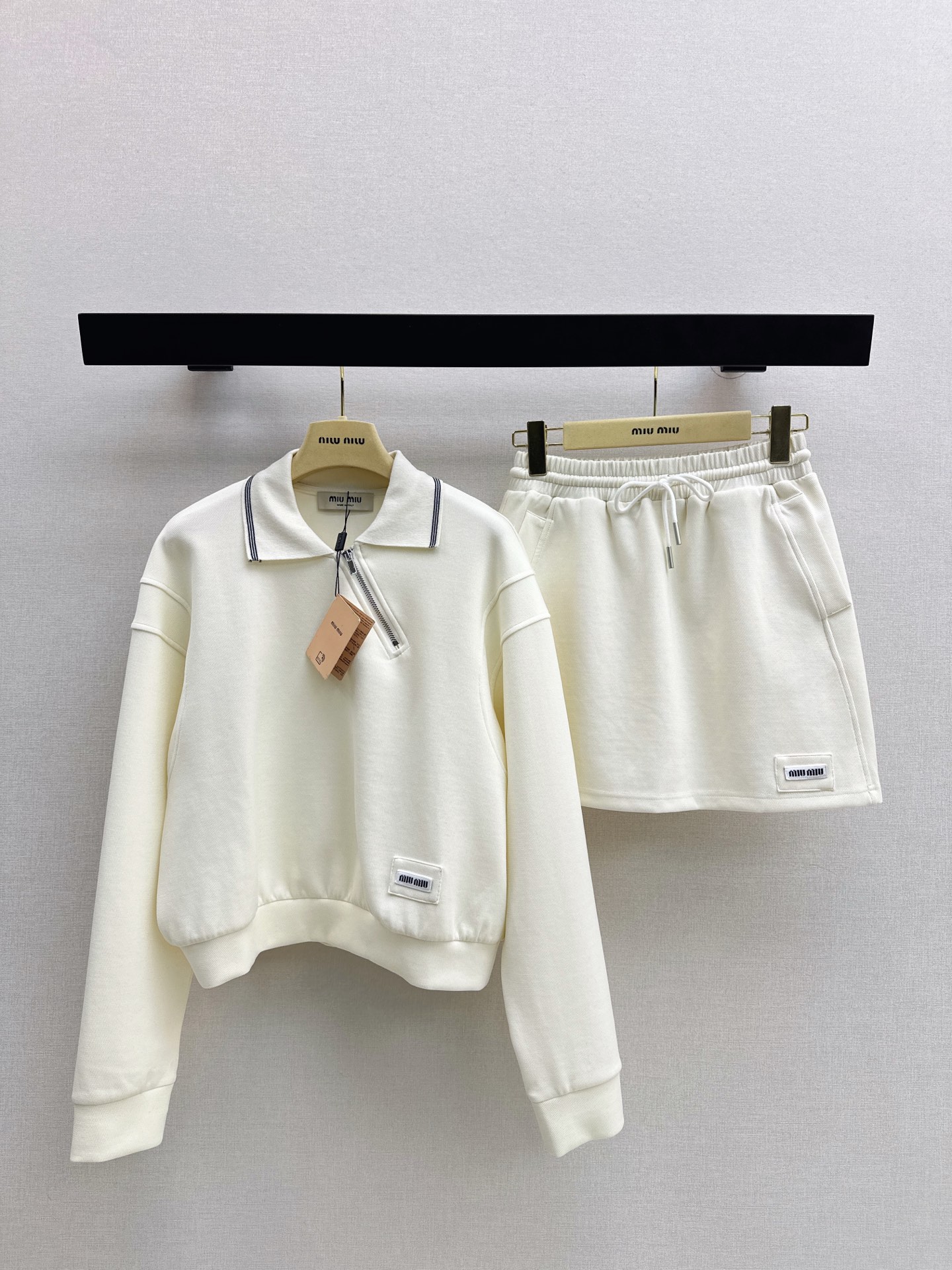 Zippered polo shirt + elastic waist skirt SML