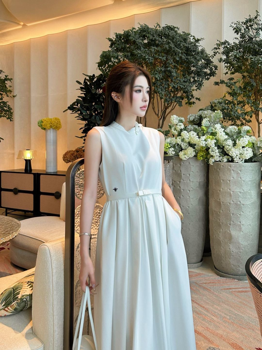 Long sleeveless dress with bow decoration SML