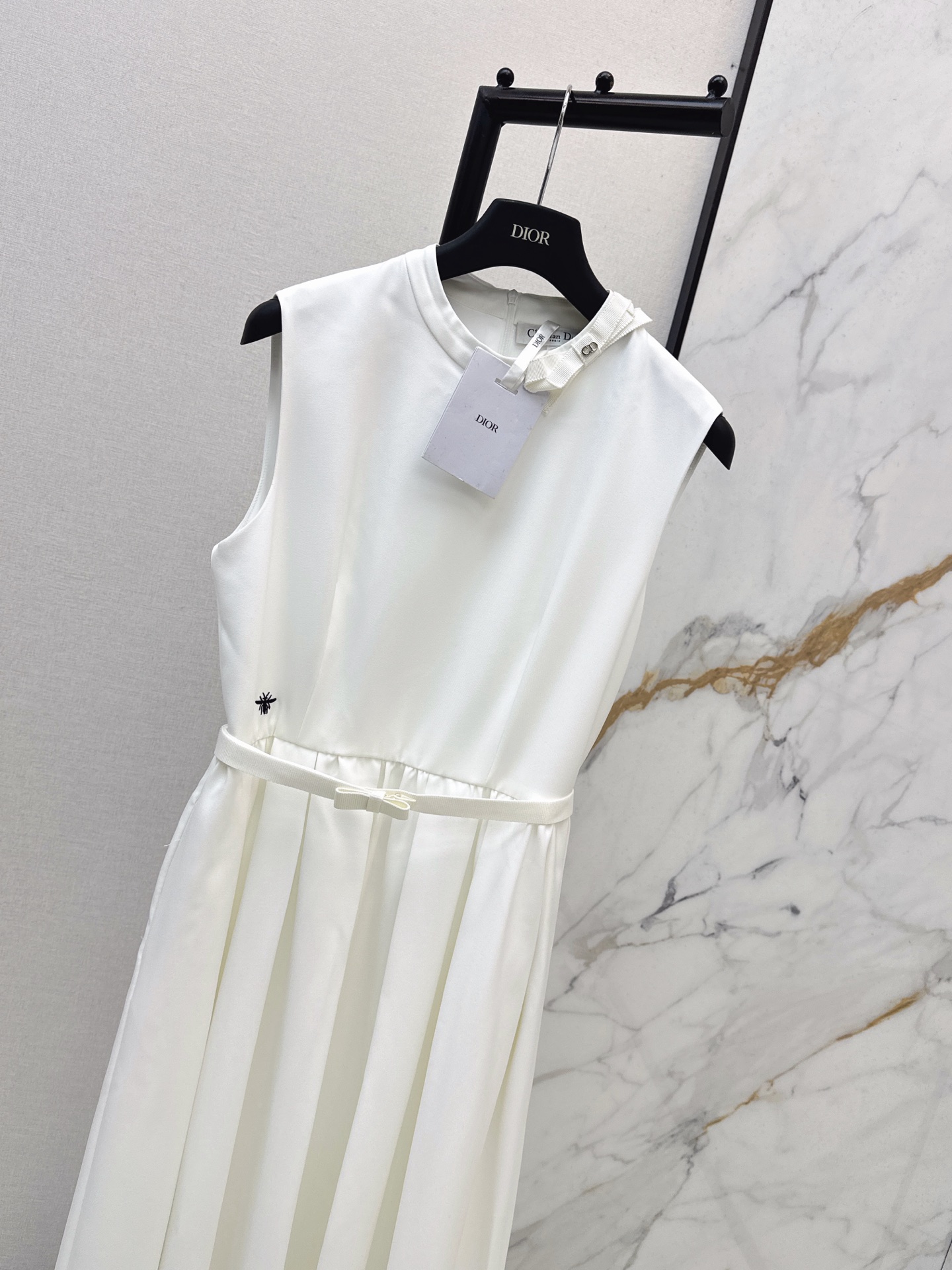 Long sleeveless dress with bow decoration SML
