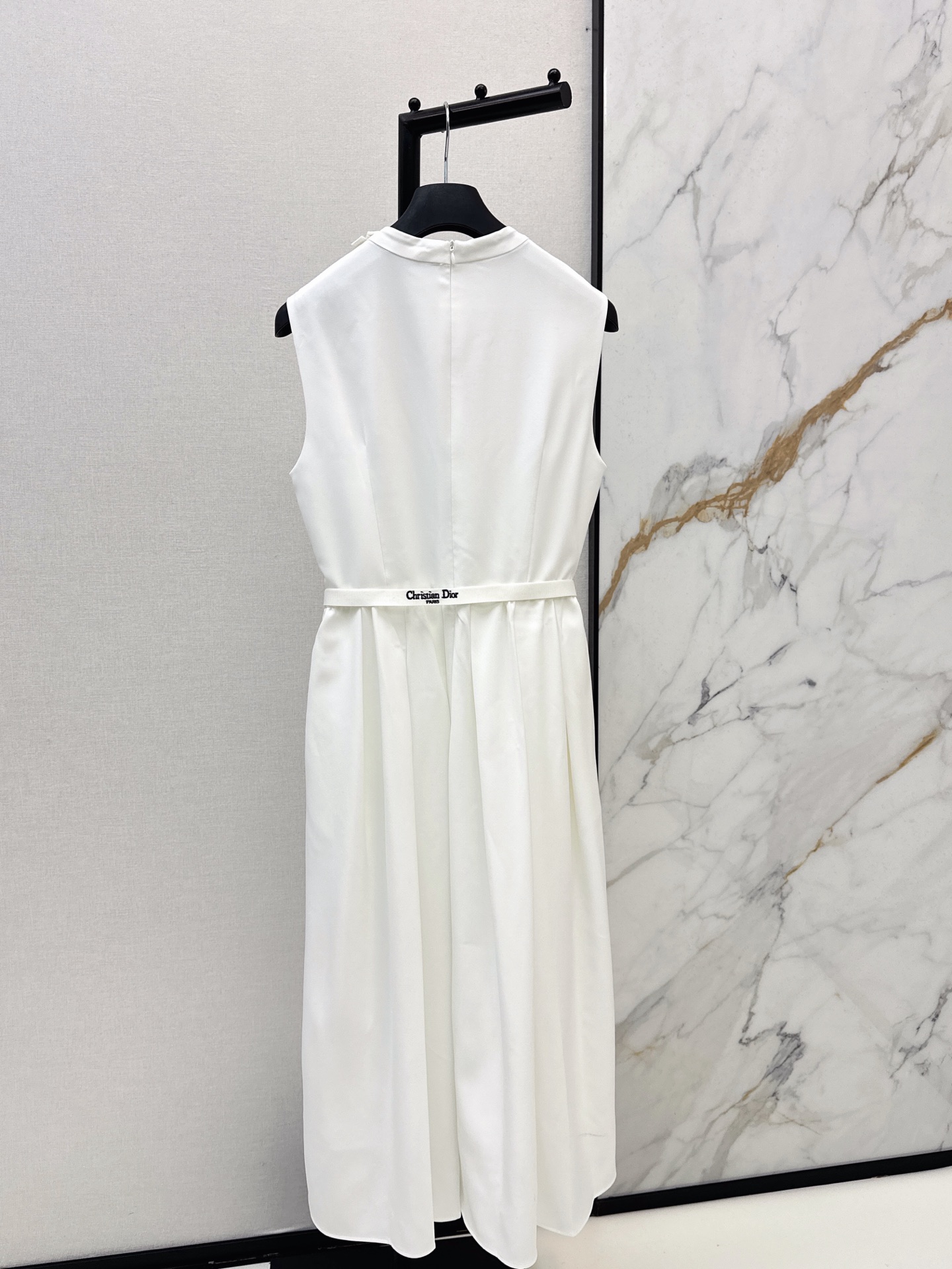 Long sleeveless dress with bow decoration SML