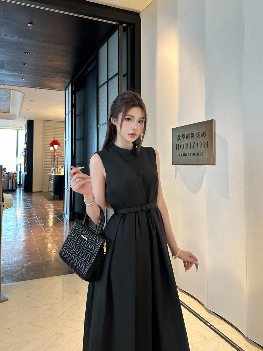 Long sleeveless dress with bow decoration SML