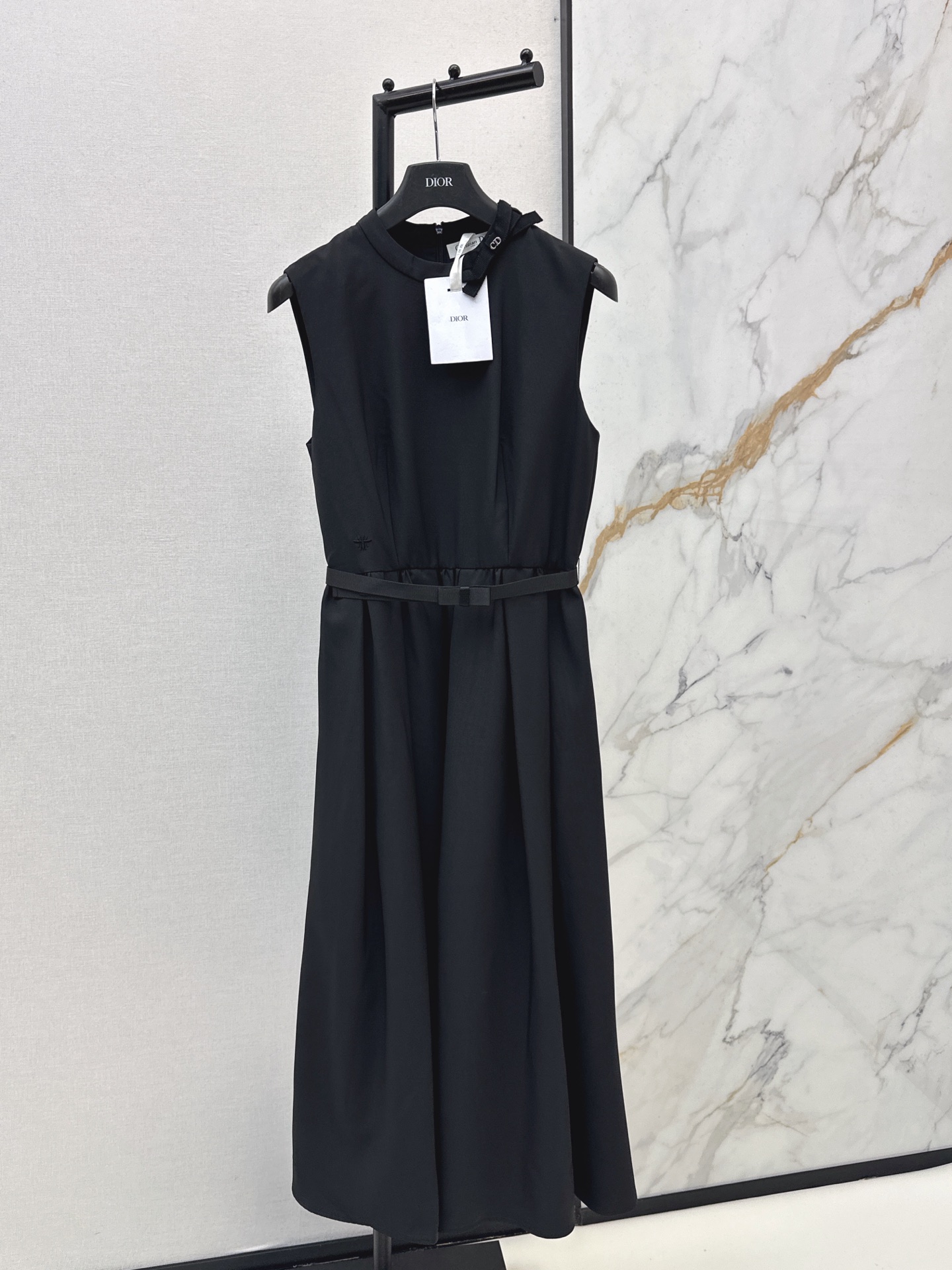 Long sleeveless dress with bow decoration SML