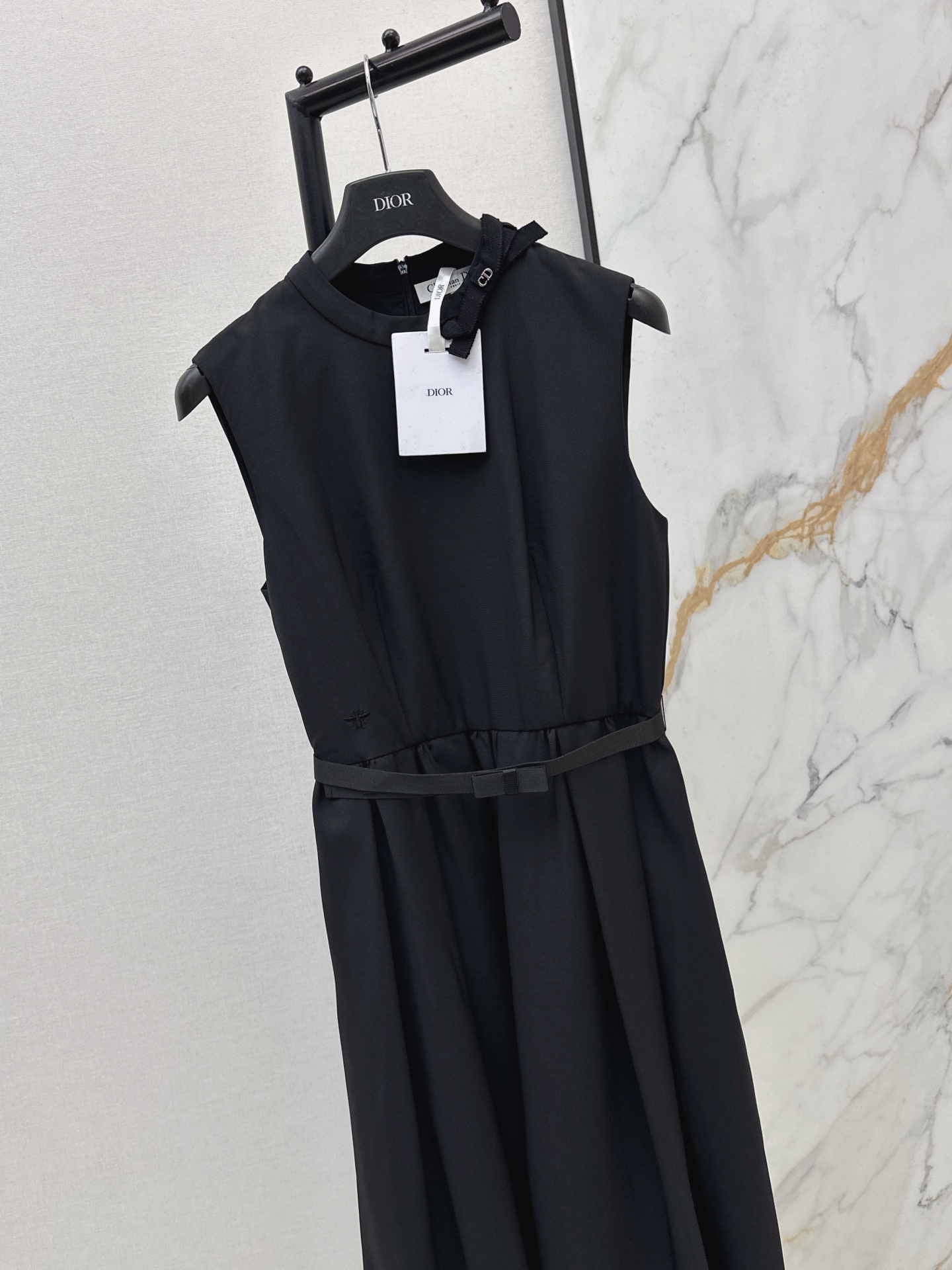 Long sleeveless dress with bow decoration SML