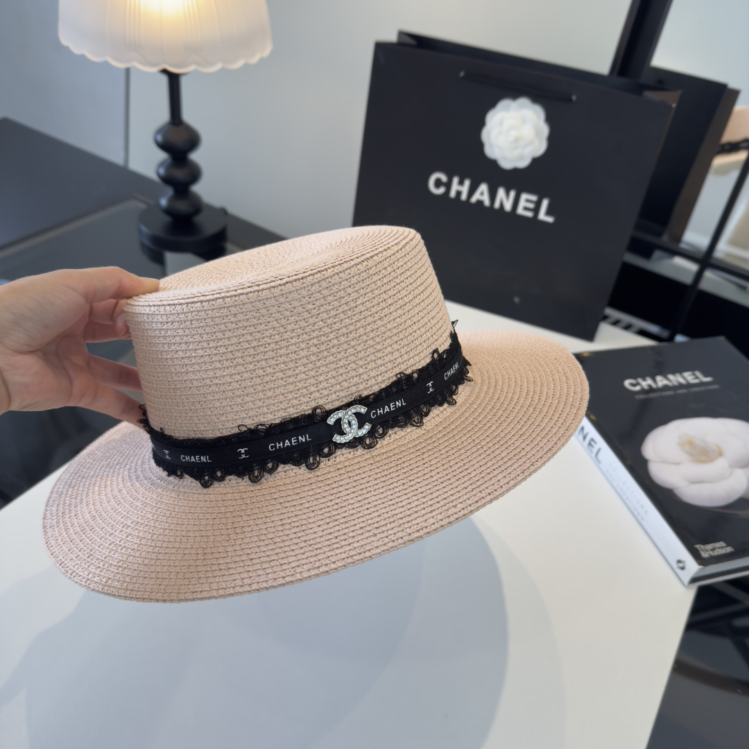 flat-topped straw hat