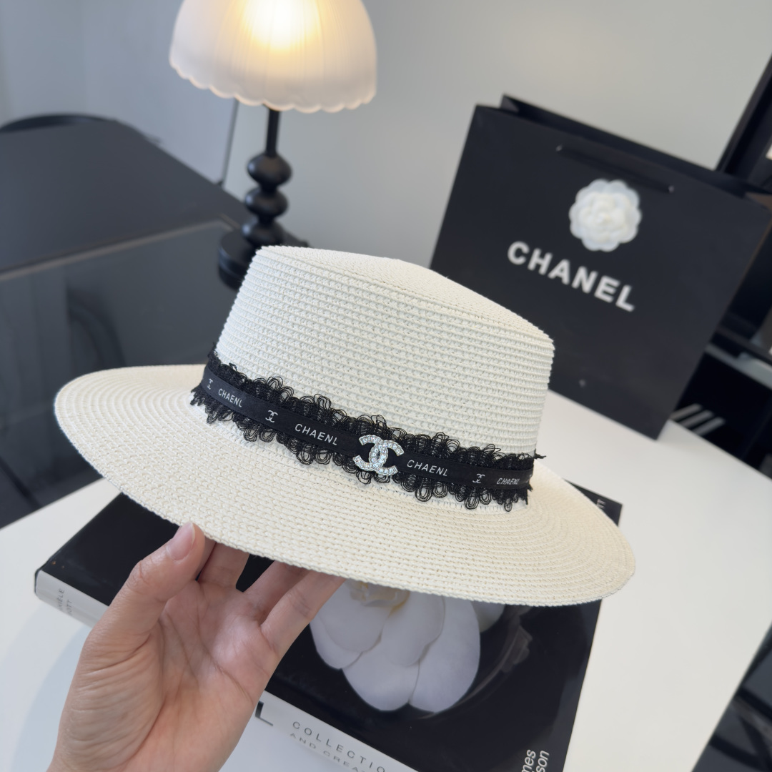 flat-topped straw hat