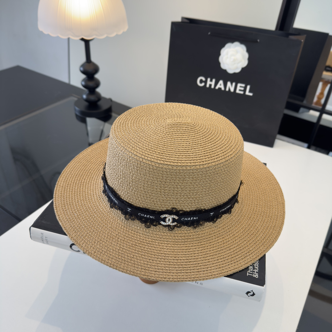 flat-topped straw hat