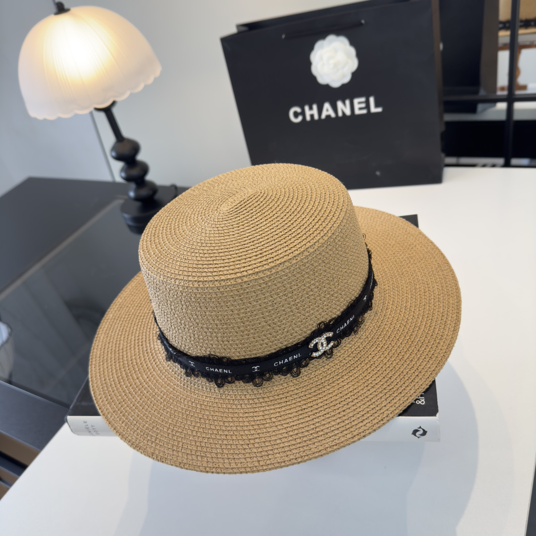 flat-topped straw hat