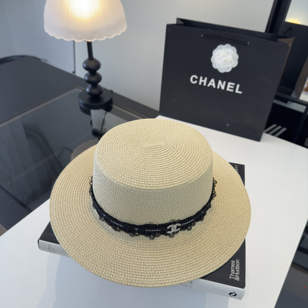 flat-topped straw hat