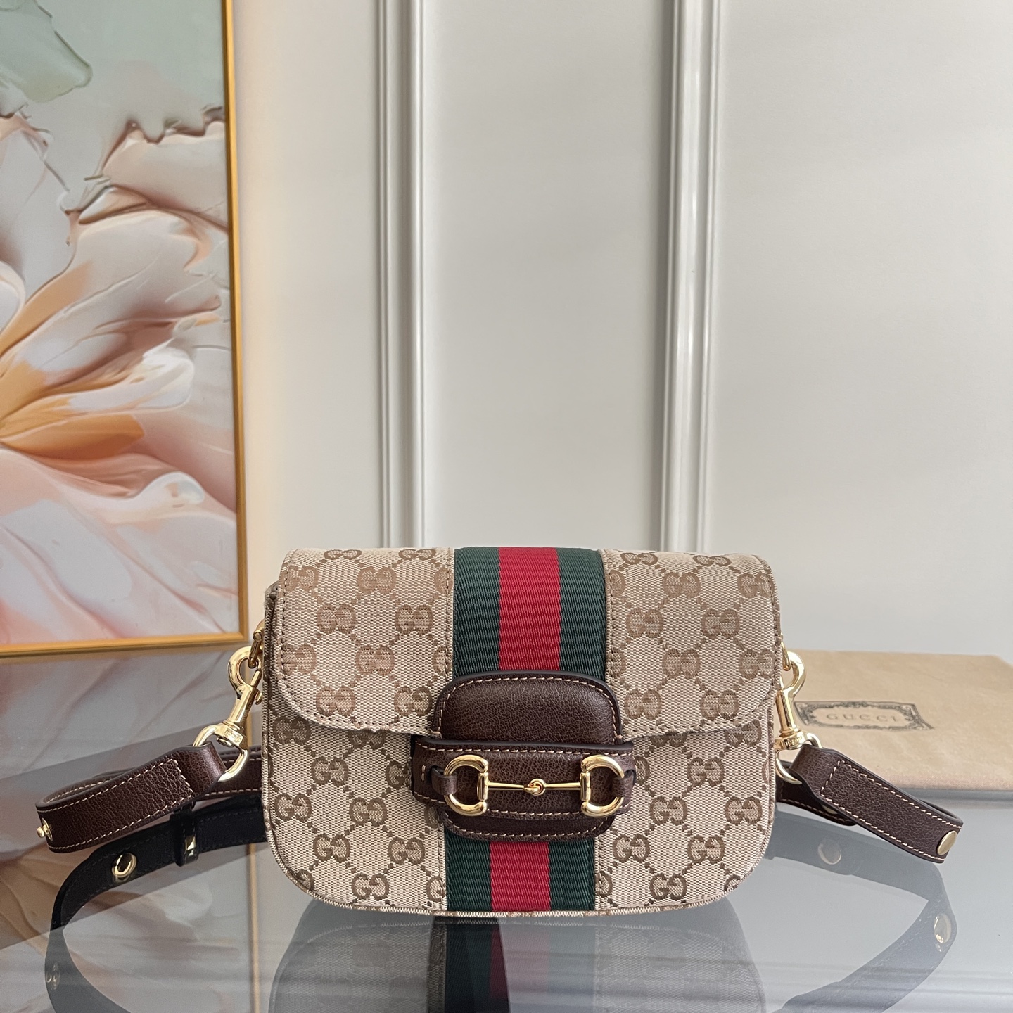 Handbag style number 866762  21*14.5*5.5 cm.