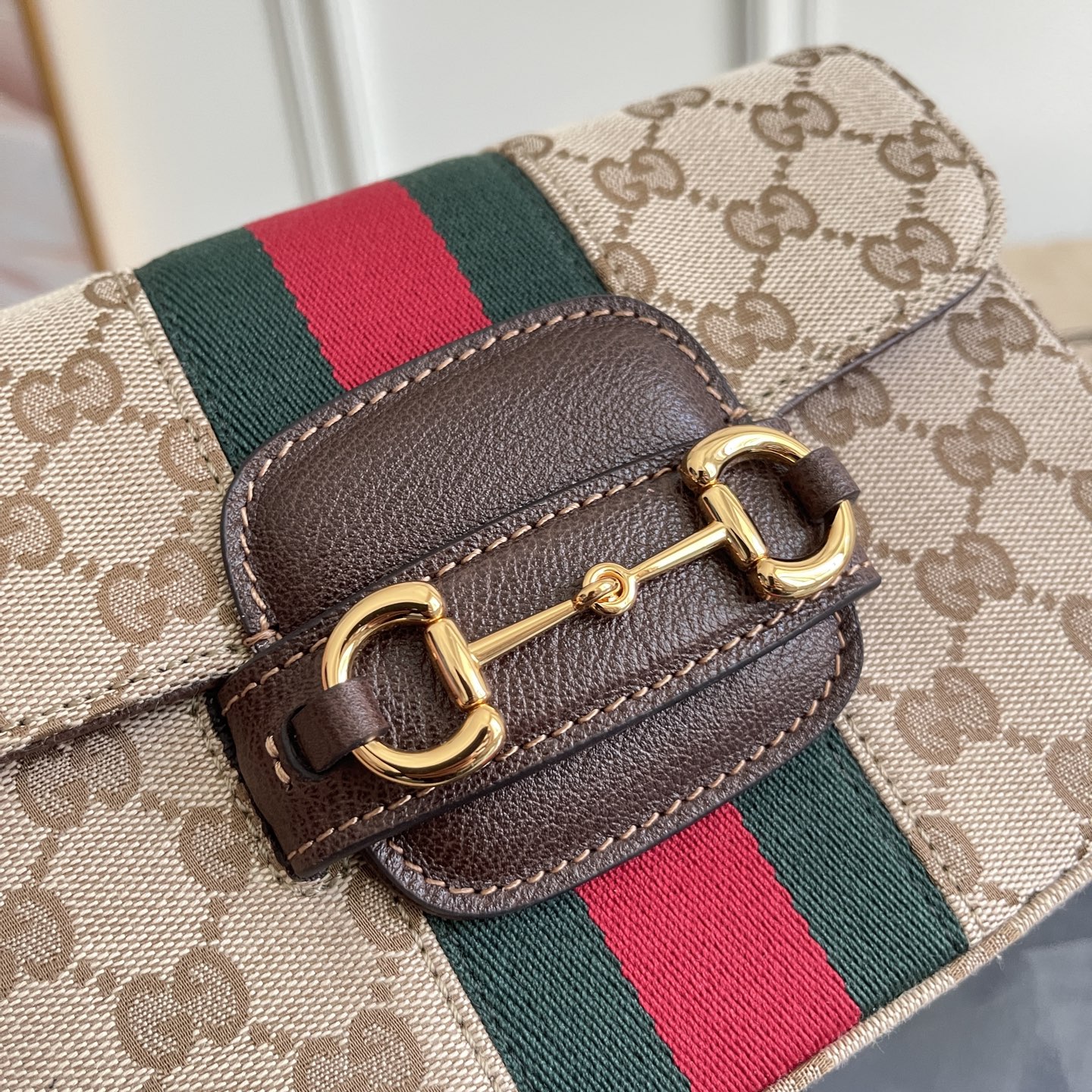 Handbag style number 866762  21*14.5*5.5 cm.